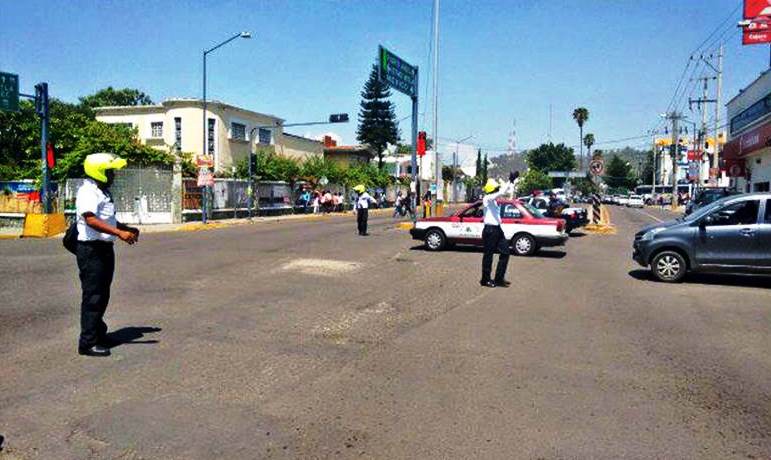 Concluye sin incidentes marcha conmemorativa del Día del Maestro